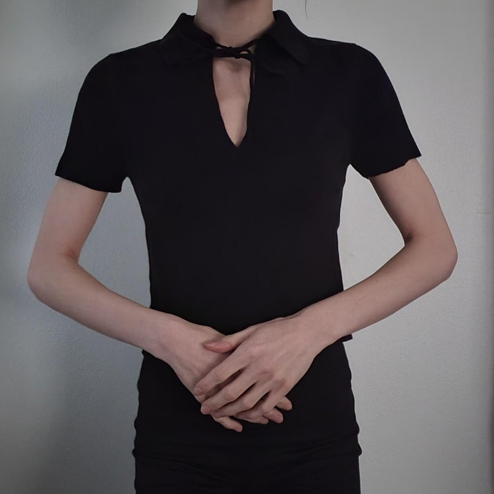 collared & ribbed top